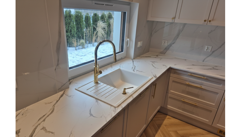 Blat kuchenny na lata: Dekton, Silestone czy Neolith? Wybieramy materiał, który przetrwa wszystko!